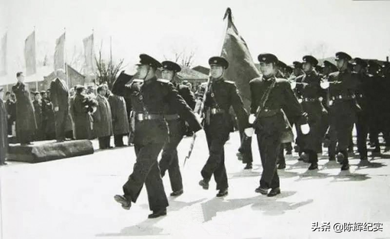 三军仪仗队礼服解说,三军仪仗队礼仪刀