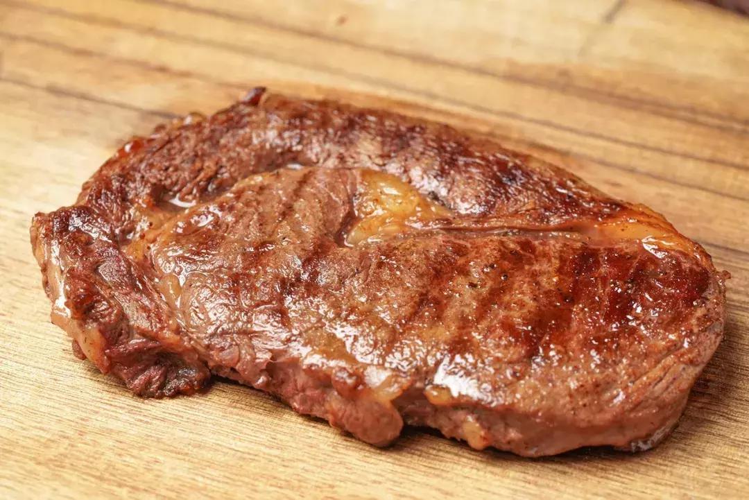 在家做牛排比西餐厅还好吃试试吧,在家也能做出美味的牛排的说说