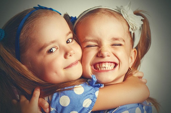 孩子总两腿夹着有什么坏处,孩子出现夹大腿家长要不要教育