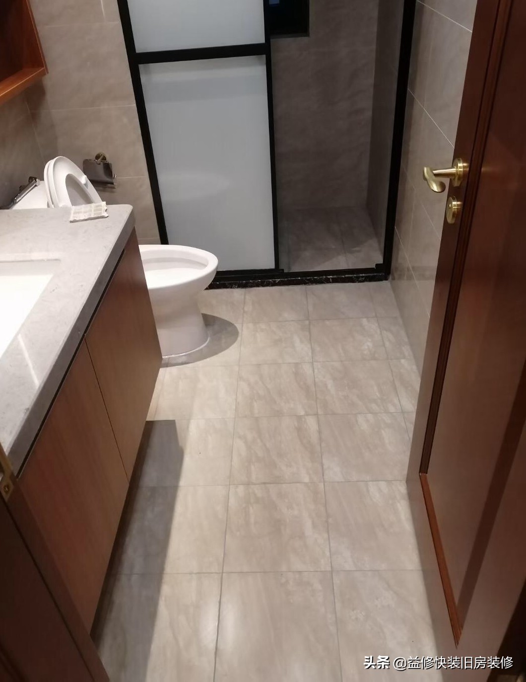 铺地砖大概人工费多少钱一平米,铺地砖多少钱一平方人工费