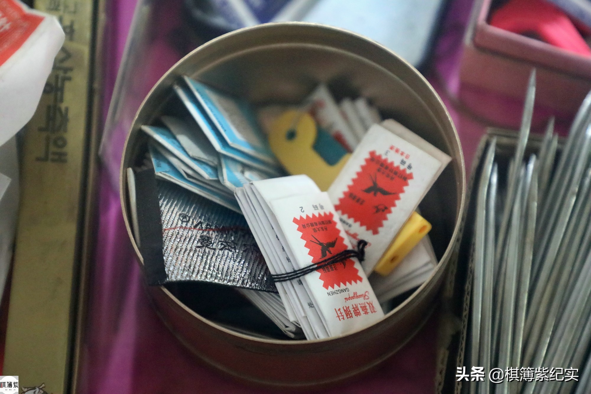 辽宁农村大社，柜台和商品还是八十年代样子，论分卖的小物件白送