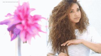 卷发睡一觉如何不变形,烫的卷发怎么绕着打理