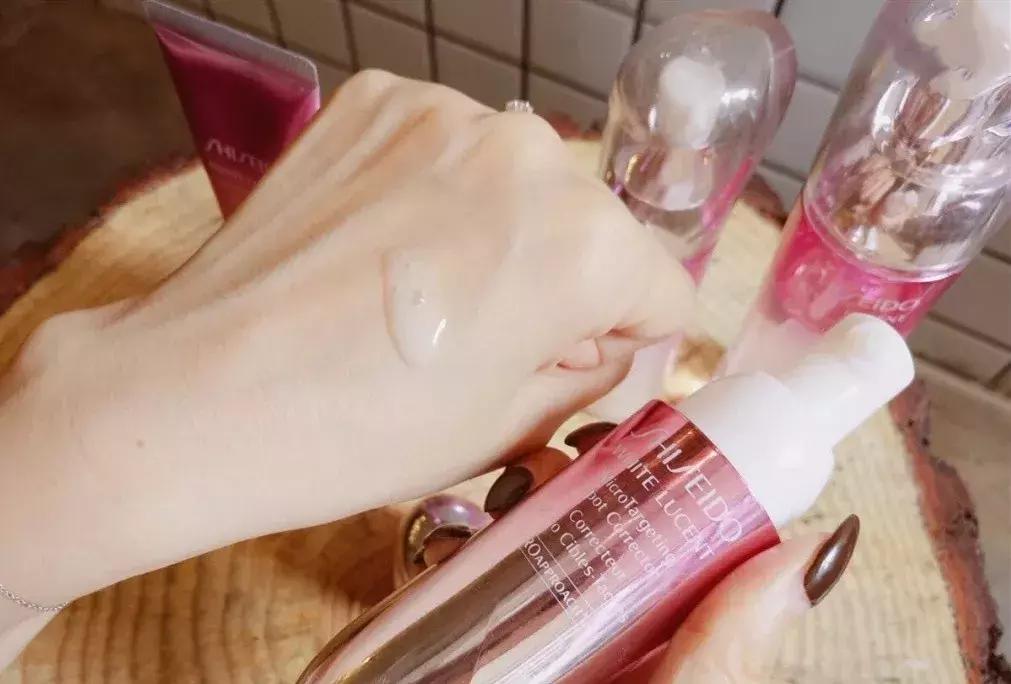 盘点日本最受欢迎的7款美白精华!平价和大牌究竟差在哪里?