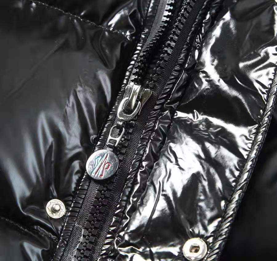 蒙口羽绒服波尔多红复刻,蒙口羽绒服高仿和正品有区别吗