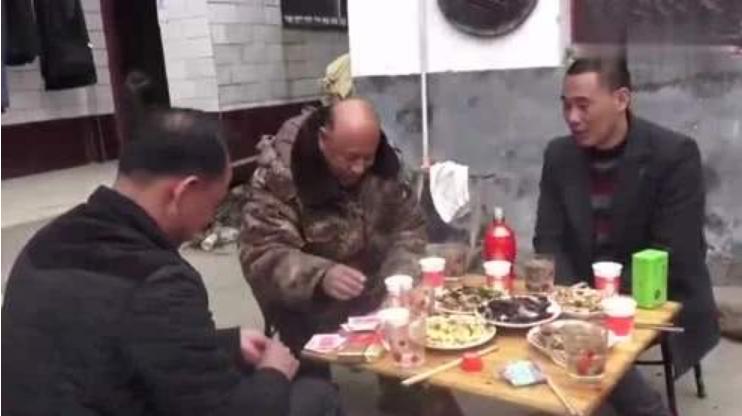 喝酒头晕不一定是酒精的“锅”,还有3点不能忽视,早了解早受益