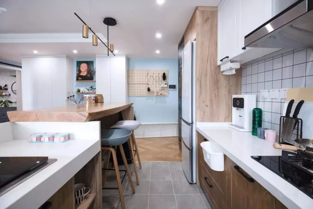 实用的吧台设计,设计感实用性比较强的吧台