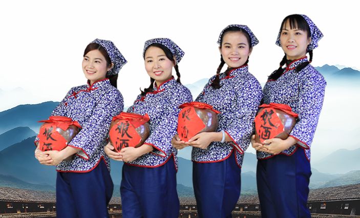 你喝过被火烤过的酒吗？酒中有客家女孩的5年青春斗|新匠人学院