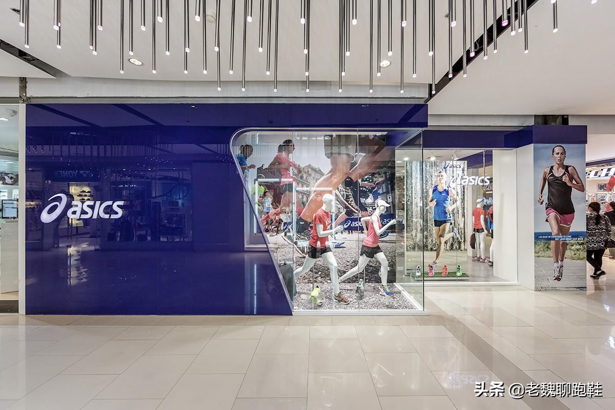 网上买鞋和实体店有味道吗,去实体店买跑鞋怎么选