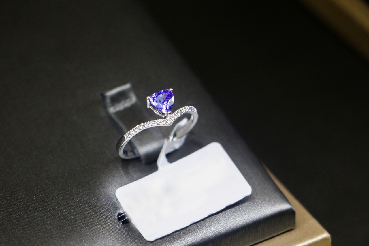 不要小看非漂IT男，他可能会进化成珠宝老板