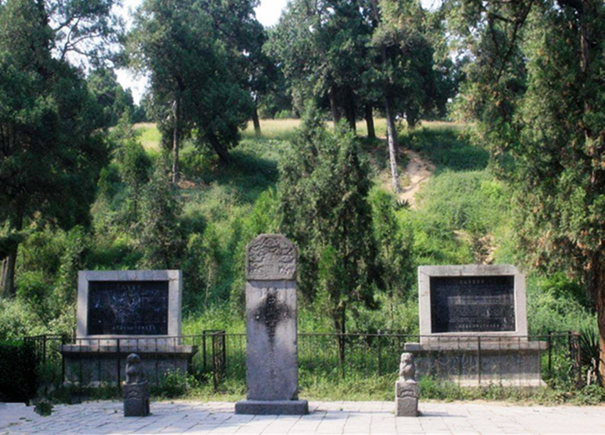 中国哪个地方的人死后葬在家里,中国有把过世的人葬在沙漠的吗