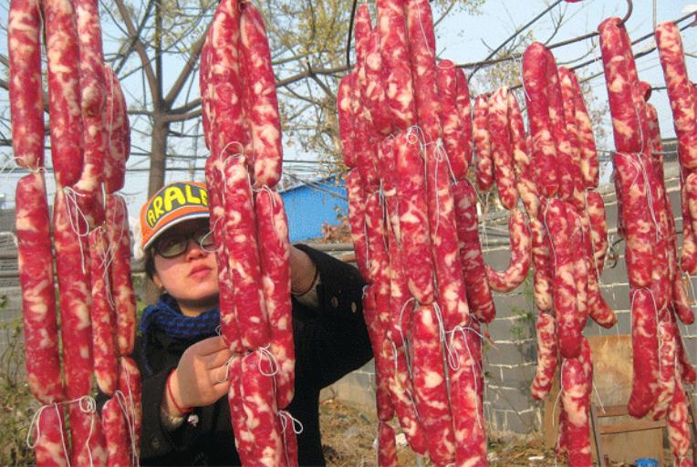 奶奶做的四川麻辣香肠,老奶奶用香肠做八种样子的食物