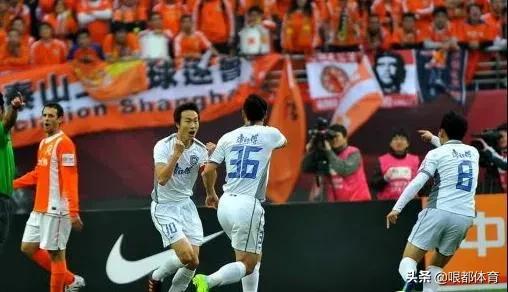 足球之夜天津泰达足协杯冠军,泰达颁奖典礼