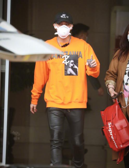 鹿晗黄子韬舞台排练打闹,鹿晗黄子韬被吓一跳