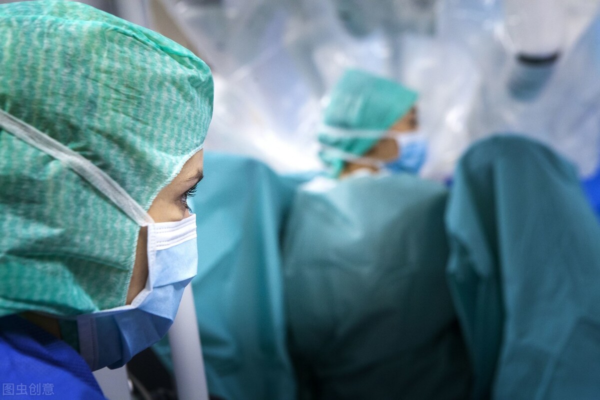 产科医生产妇大出血需切子宫后续,产妇大出血主任紧急手术