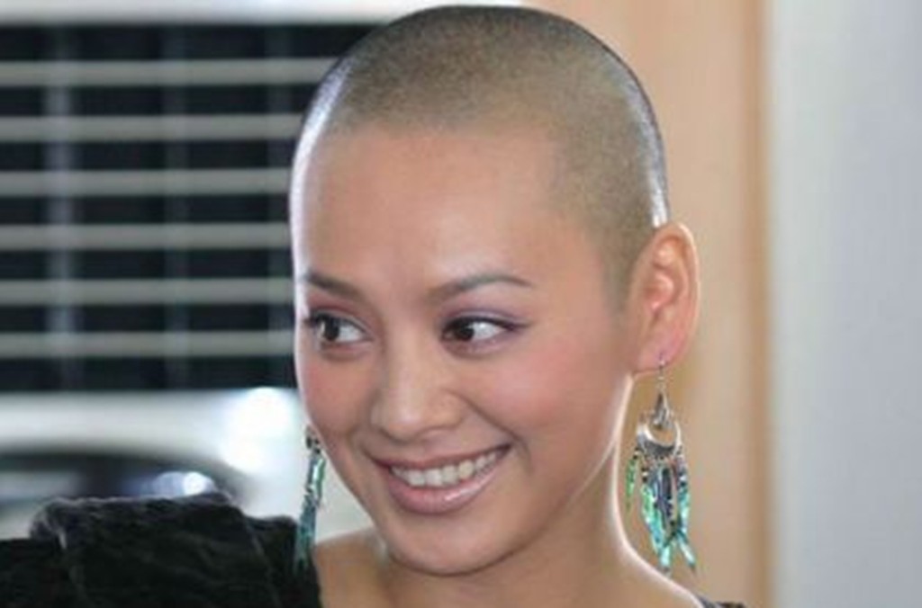 张馨予光头,张馨予晒光头造型视频