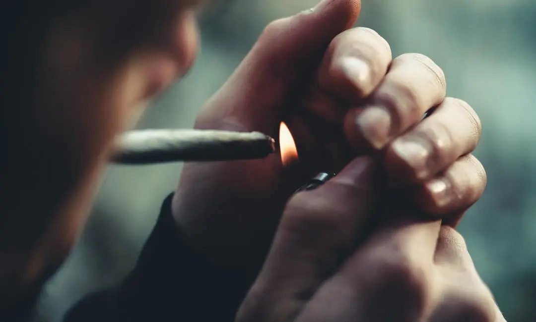 嘴唇发紫被抢救,嘴唇慢慢变紫是什么原因