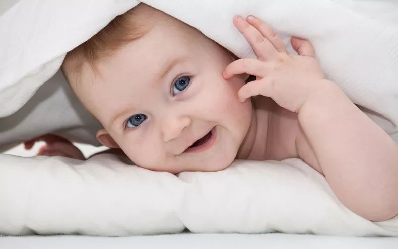 六个月宝宝咿呀学语怎么教,宝宝开始咿呀咿呀的说话