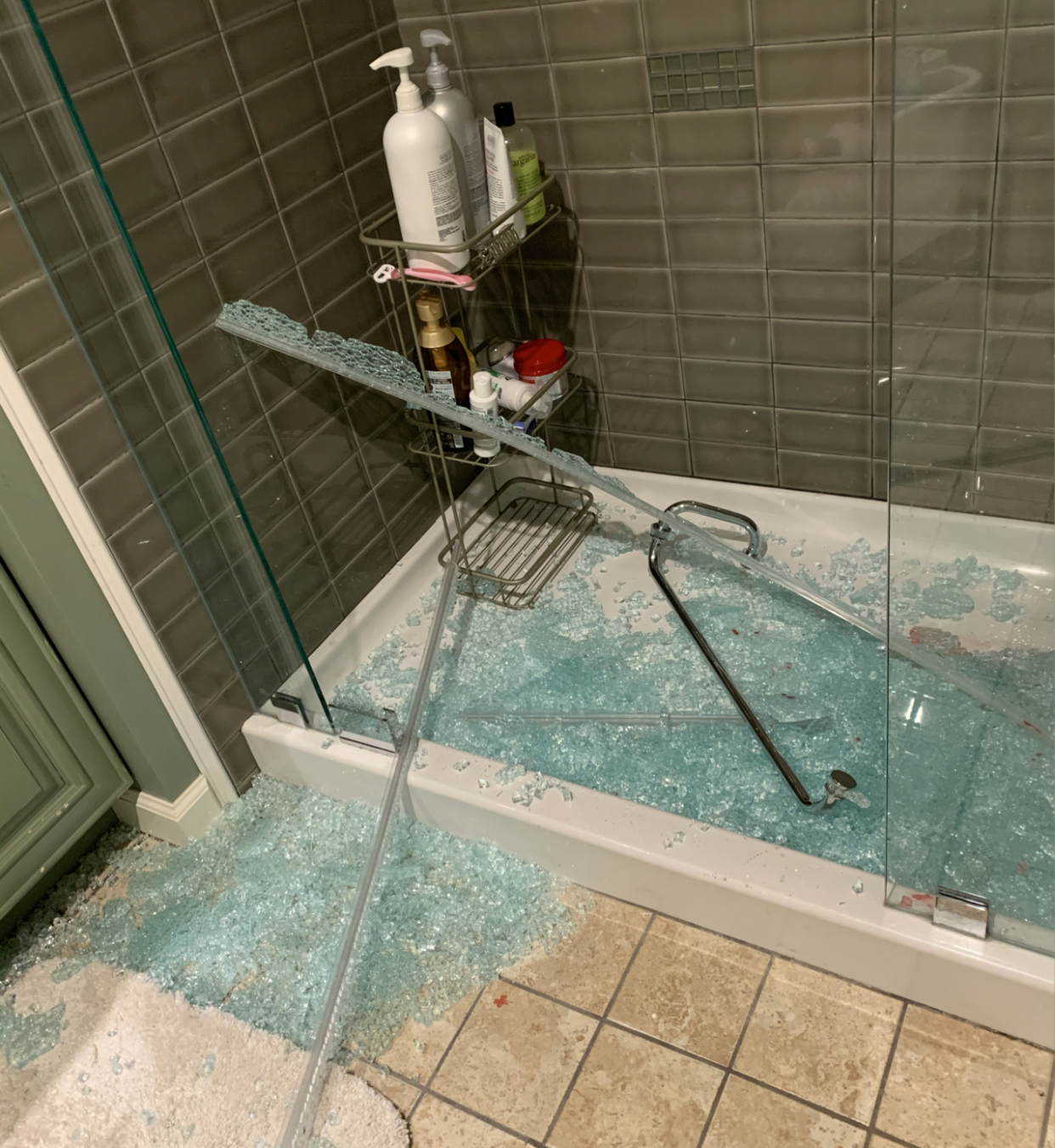 玻璃淋浴房隔断真的好吗？我家花了9800元去装，结果是一言难尽