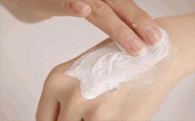 明星精致起来好吓人，花100万美金买床，20台加湿器放卧室