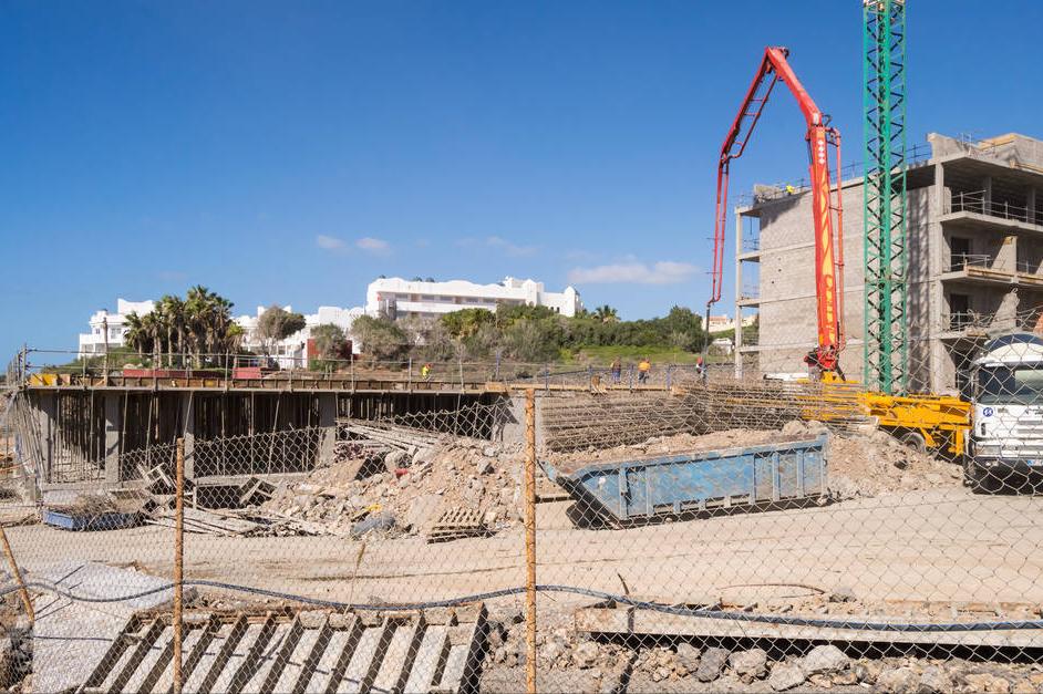 混凝土泵车输送泵怎么清洗,水泥输送到高空