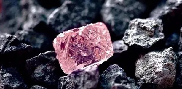 什么样的钻石值得买,钻石不保值为什么明星还要买钻石