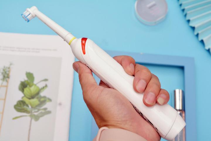 欧乐b电动牙刷p4000使用视频,欧乐b电动牙刷p4000声音大