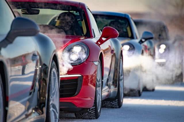 保时捷911冰面上漂移,保时捷汽车911玩雪