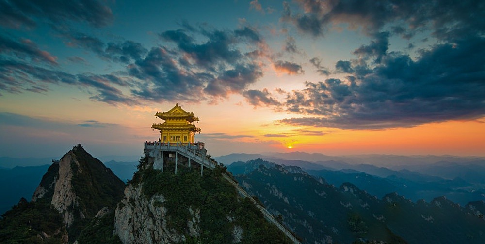 峨眉山金顶和黄山光明顶,峨眉山金顶和万佛顶的区别