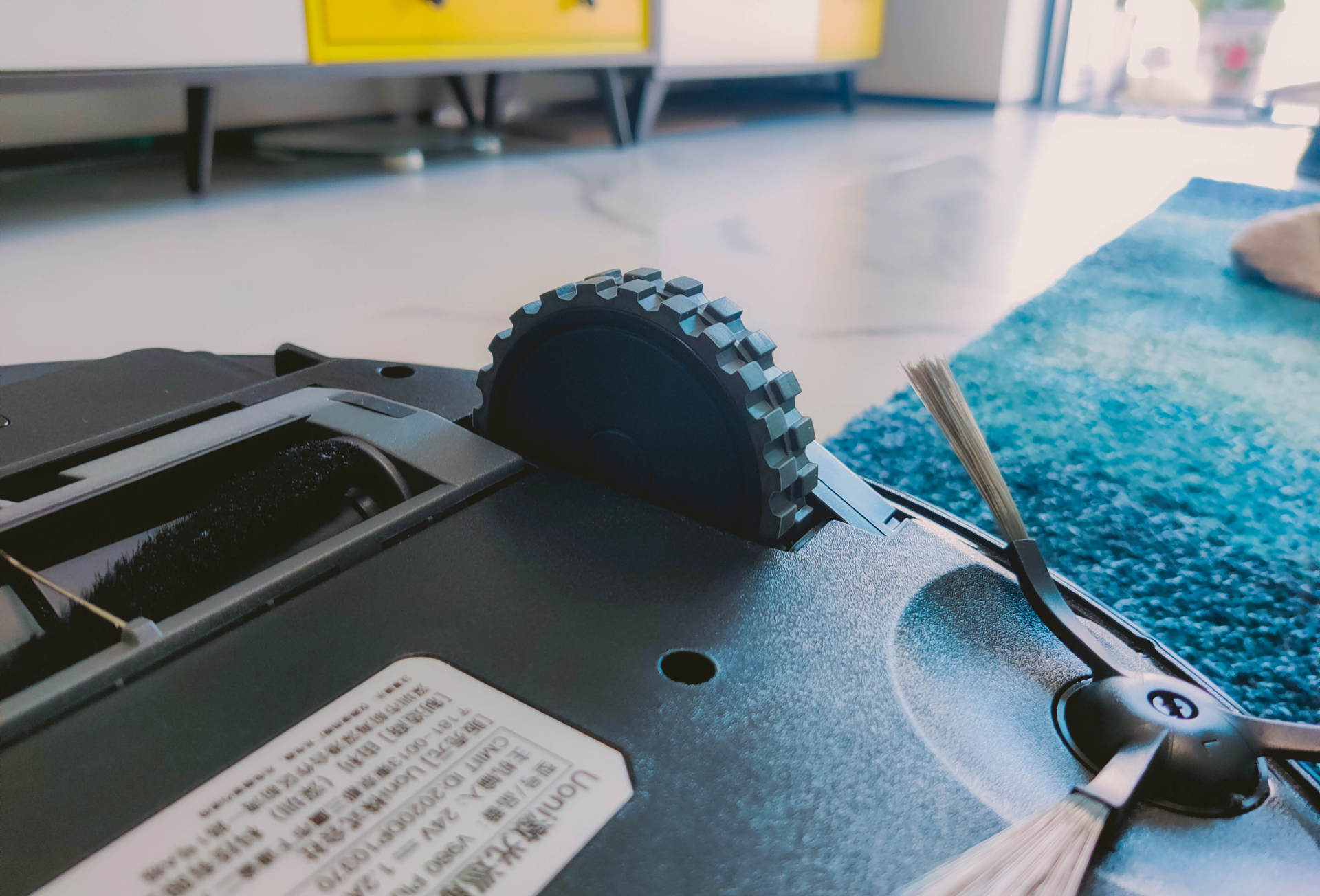 连垃圾都懒得倒，由利扫地机器人评测：垃圾自动收集，一月一次