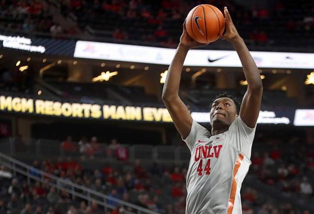 艾顿2米16身高,艾顿身高2.18米