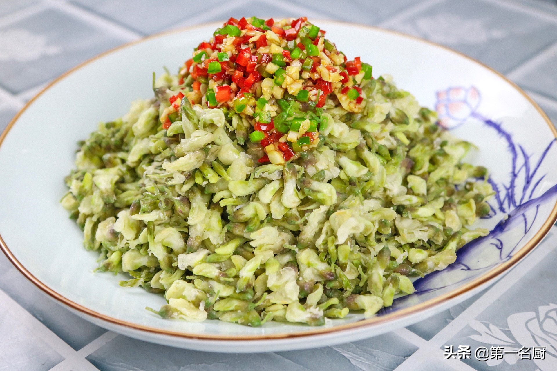 原来饭店是这样蒸槐花的,清香软嫩,不粘不坨,看完长知识了