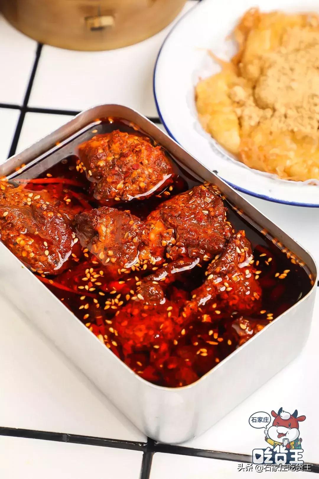 网红“爸爸”终于来了！1分钟就能吃的牛排火锅，连锅底都有肉