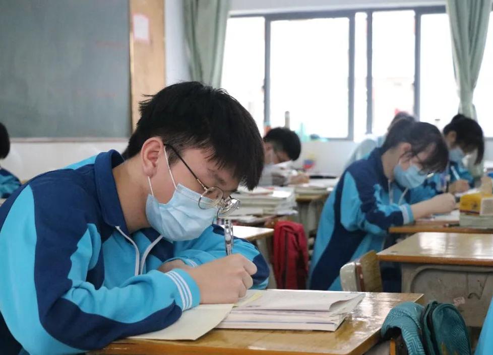 参加高考上大专和单招应该选哪个,走单招好还是参加高考考大专好