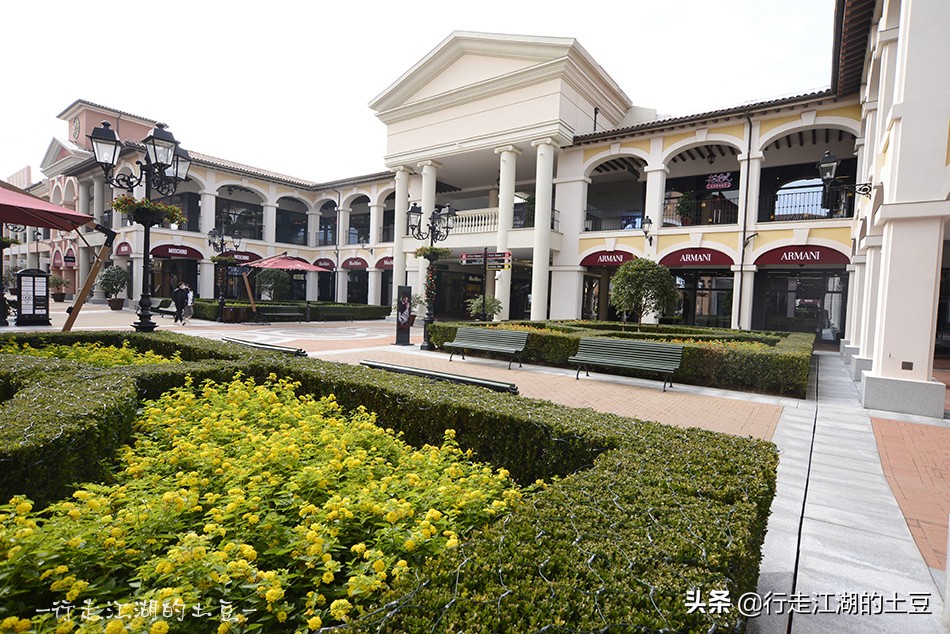 上海佛罗伦萨小镇,奥特莱斯世界名品购物中心,中国奢侈品领导者