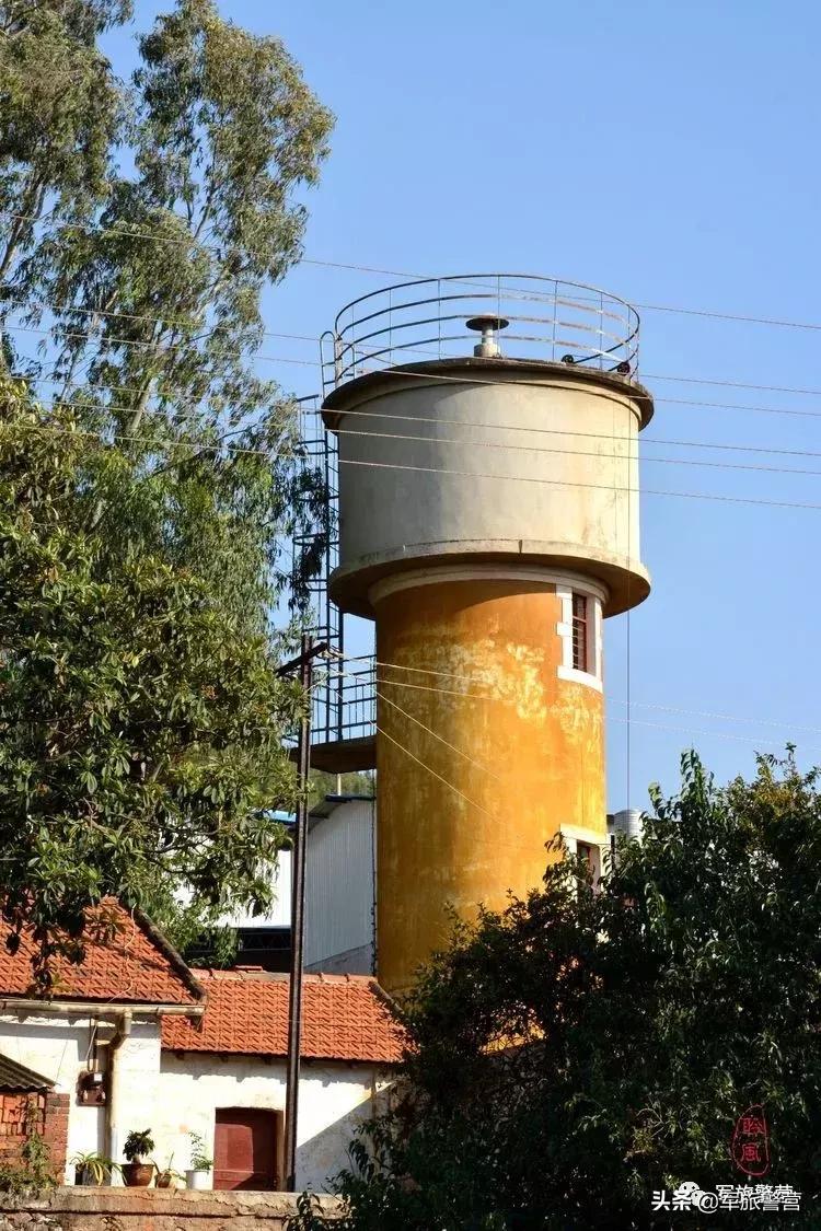 中国各地大型火车站详细样子,实拍中国最小火车站