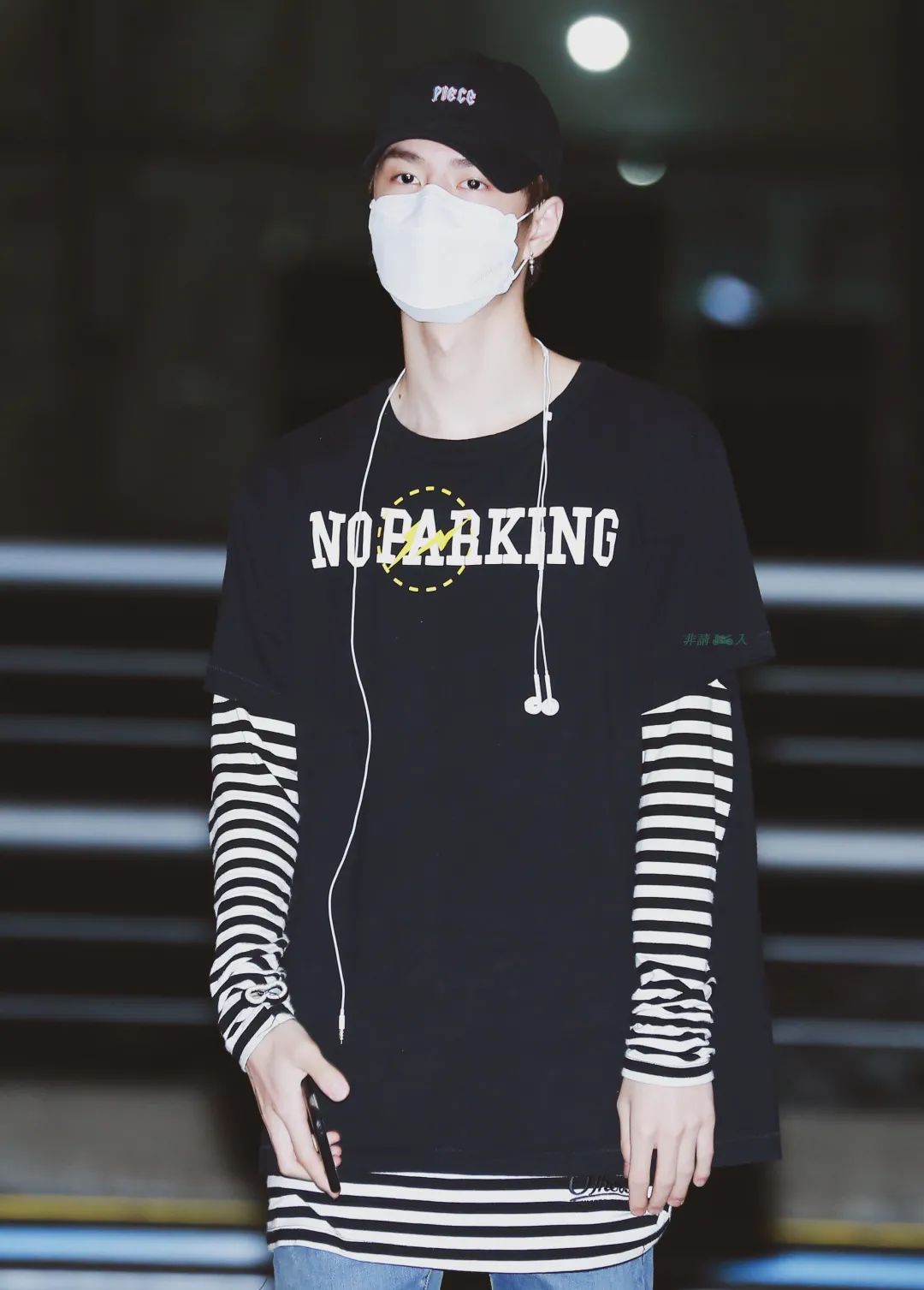 衣品超级好的男明星,王嘉尔穿的蔡徐坤同款衣服