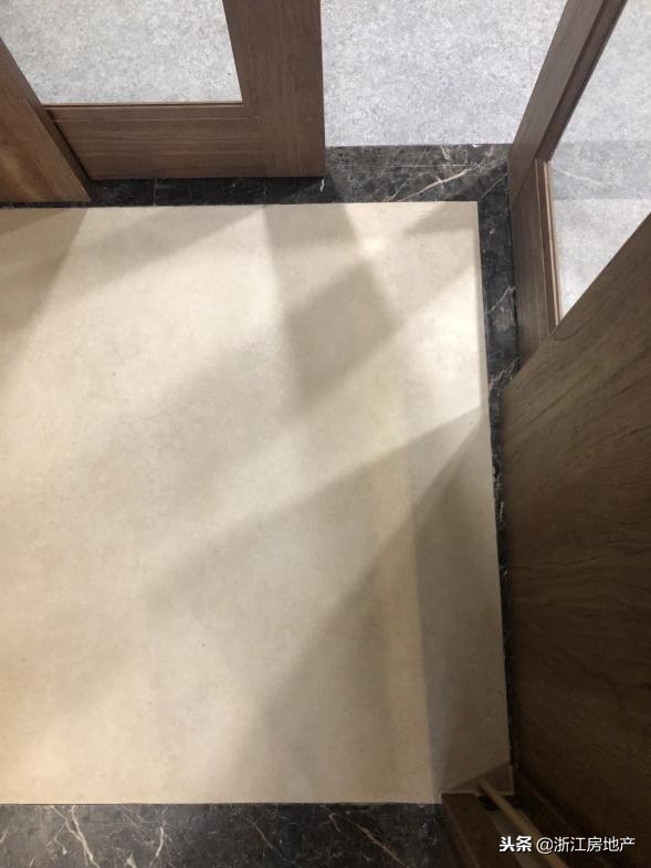 广宇东港空间loft出售,带阳台loft公寓样板间