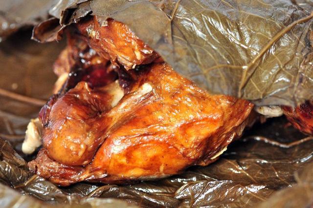 正宗老式叫花鸡配方,粤式野外叫花鸡做法