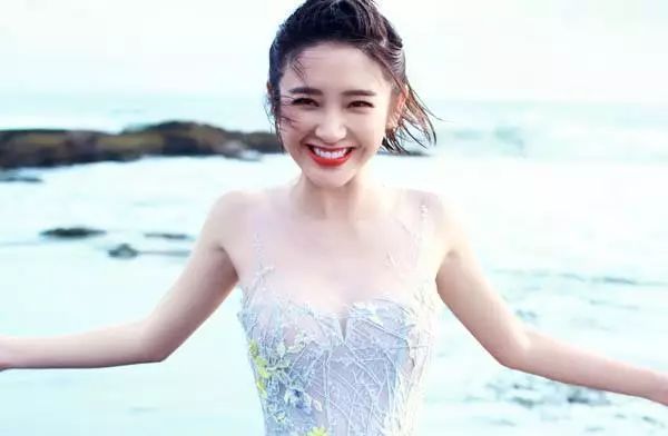 肖战与孟美岐不和？还是表情管理没到位！