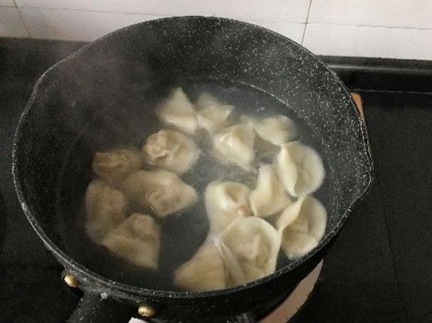 饺子皮厚不好吃？教你2个绝招，皮更筋道怎么煮都不破