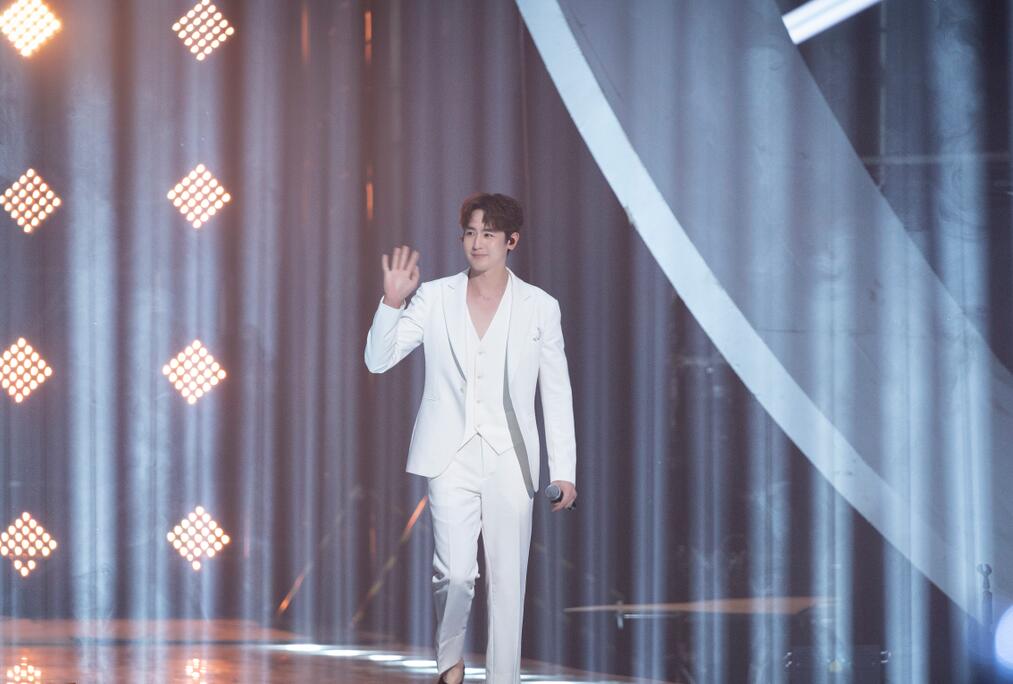 张卫健组追光吧,追光吧张卫健三个热搜