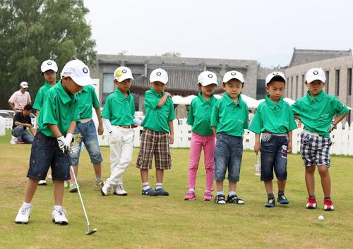 懂礼貌的孩子必学的礼仪有,最伤孩子的中国式礼貌