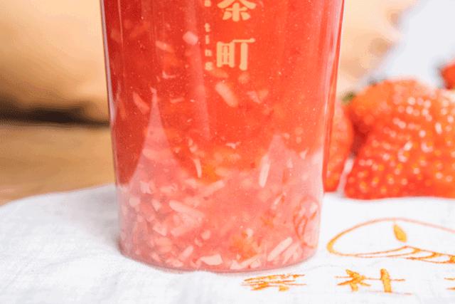 曝光！人广惊现1杯“少女*身失**茶”，快被小姐姐排疯了！