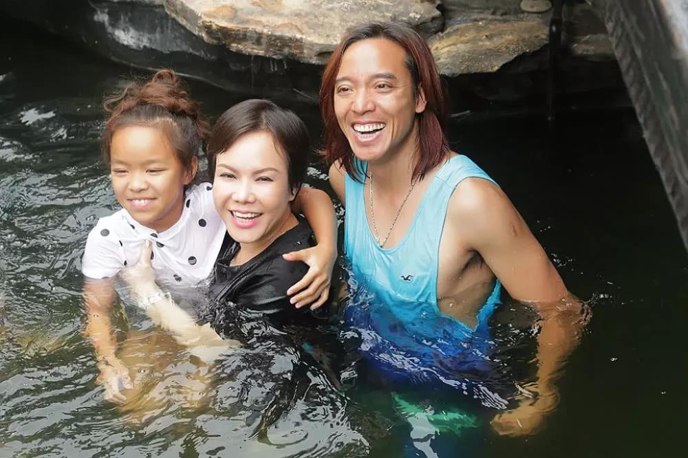 他花50亿建池塘买锦鲤，还以好友的名字为它们命名！