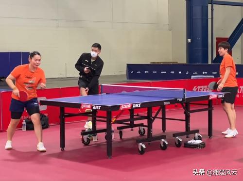 国乒热身赛樊振东孙颖莎,刘国梁对孙颖莎樊振东对比