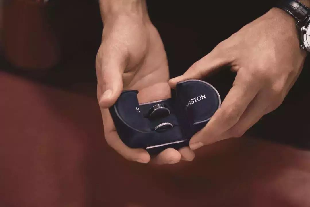 求婚戒指和婚礼戒指一样吗,求婚戒指比结婚戒指贵