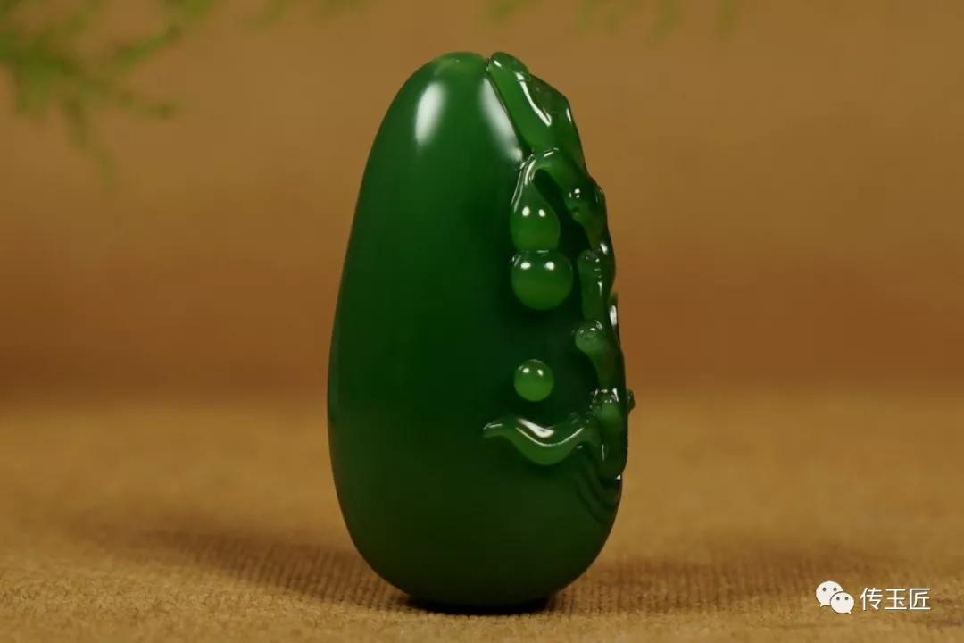 和田玉能戴着洗澡吗,和田玉手串可以戴着洗澡吗