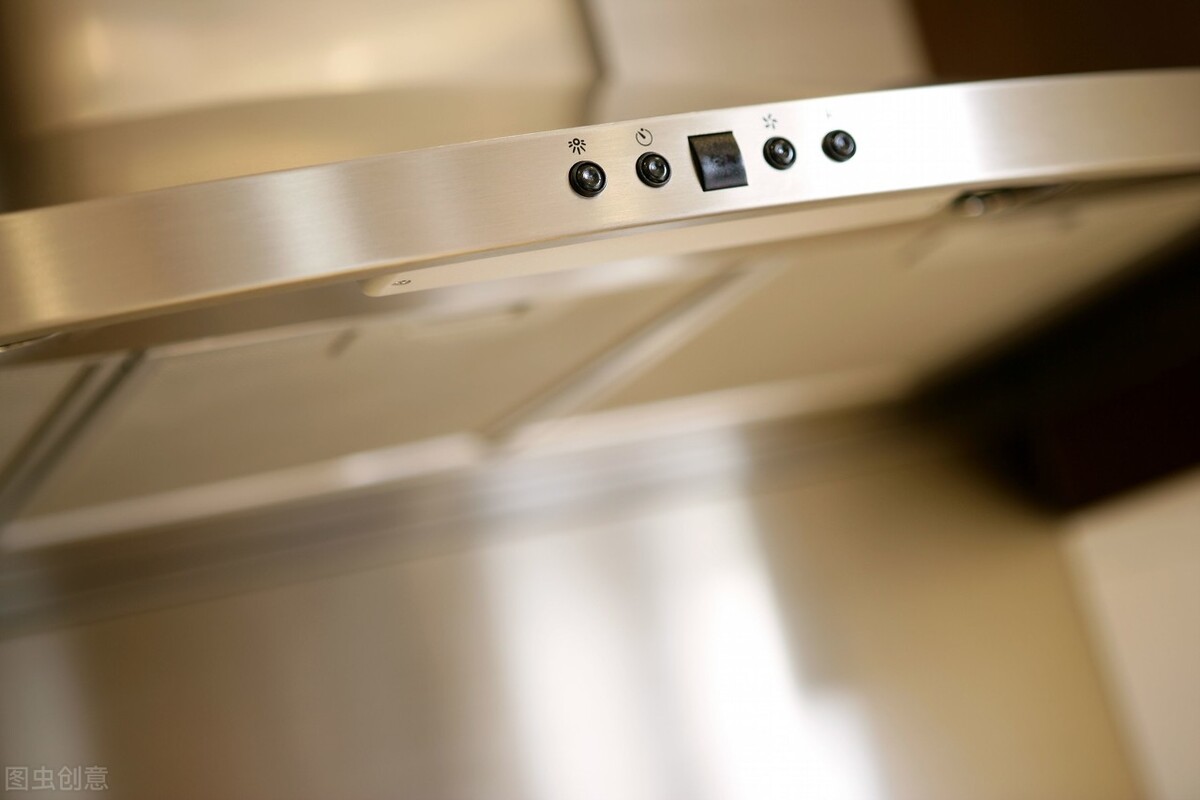 抽油烟机几年清洗一次最好,吸油烟机使用六年清洗全过程