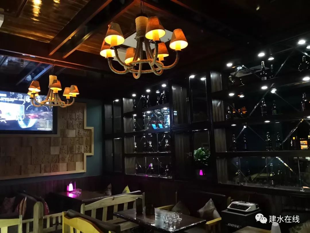 建水酒吧招聘弹唱歌手,建水小酒吧招聘