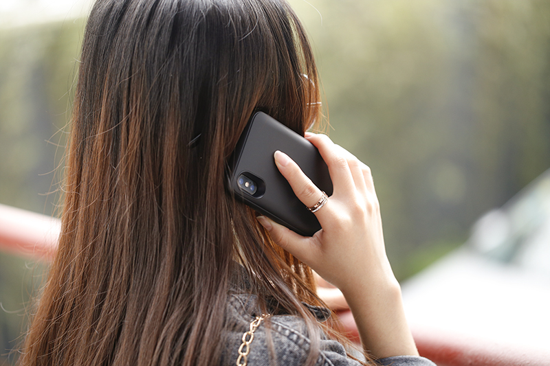 苹果背夹式充电宝4.7寸和5.5寸区别,传统充电宝好还是背夹式好